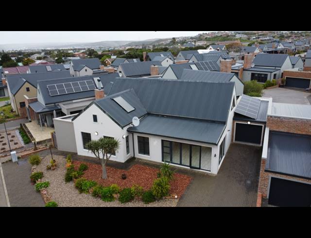 3 BEDROOM HOUSE FOR SALE IN HARTENBOS CENTRAL